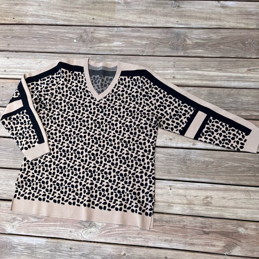 ❌SOLD❌Animal print sweater, size L